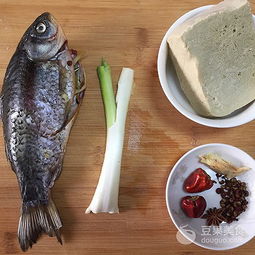  节后清肠大作战鲜美红汤冻豆腐鲫鱼汤,年年有鱼
