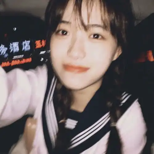  网易云热评当我还小的时候,妈妈偶尔会开玩笑问我未来女婿的模样,却