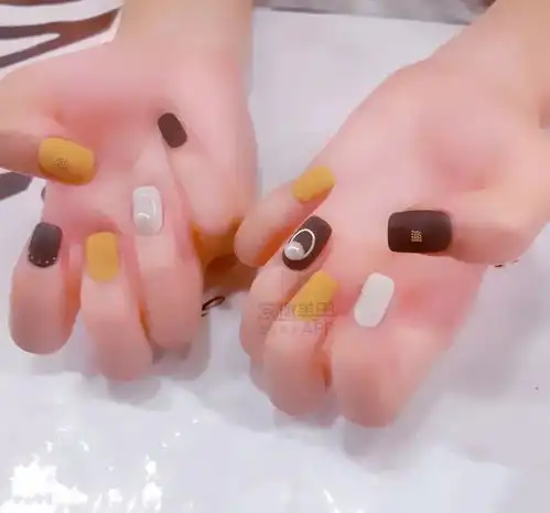  头版美甲金属饰品让美丽升级