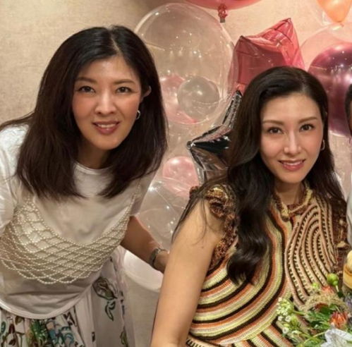  李嘉欣和姐姐一起庆生,62岁李嘉明变漂亮,姐妹同框吃和牛