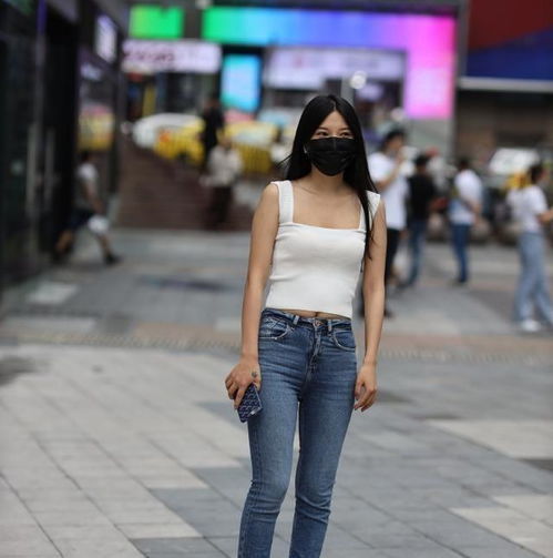  打底裤尽显甜美风格,表露青春时尚感,彰显年轻自信魅力