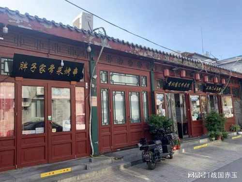 整齐划一的广告牌,彰显新时代大国特色