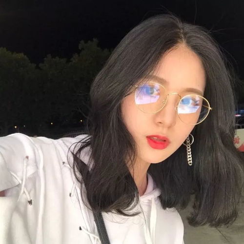  选对发型,即使带上眼镜也是万人迷