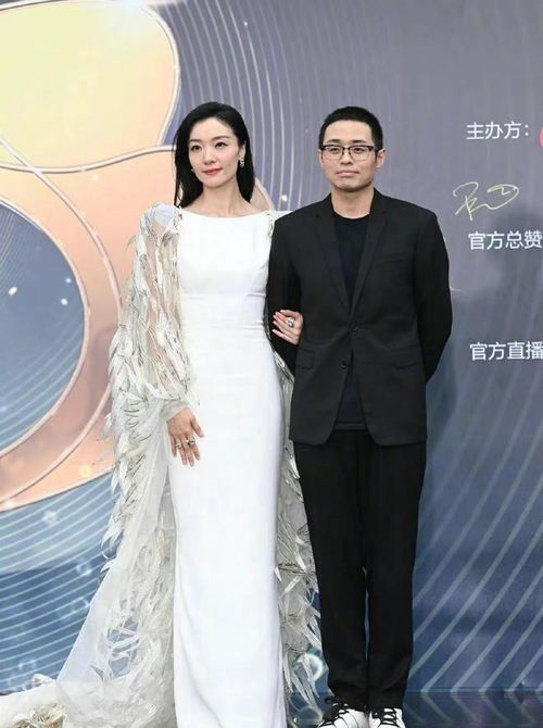  微博之夜红毯马苏仙气十足,周冬雨削肩礼服,齐溪美翻全场