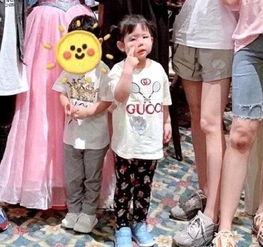  baby与闺蜜带小海绵玩,素颜显憔悴,如今她跟黄晓明分开带娃