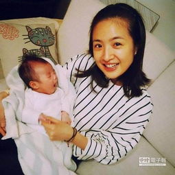  林依晨抱好友爱子出镜隔空与老公秀恩爱