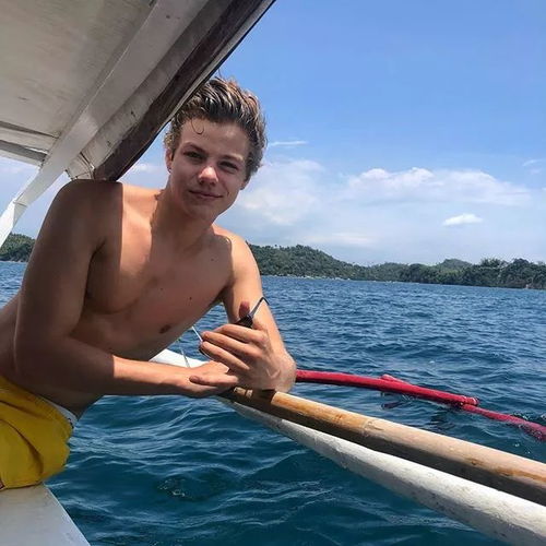  阳光帅气boy肌肉满分晒照狂魔分子florianmacek你那么帅就不要再撩了