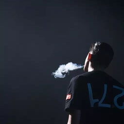  拼尽全部精力对抗世界,为的只是博你一个转身
