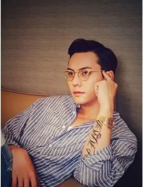  盘点这些明星,竟然都近视