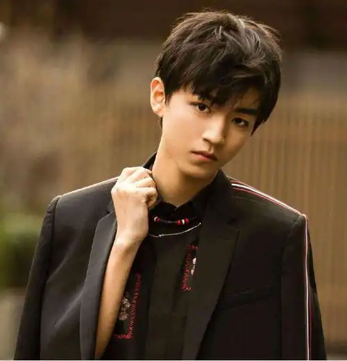  男星穿上了白大褂,谁穿出了禁欲的味道靳东真的很像医生