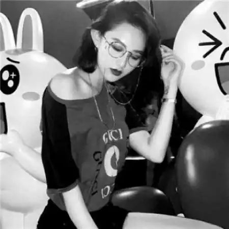  黑白超拽情侣头像男一张女一张,别在没我的地方想我