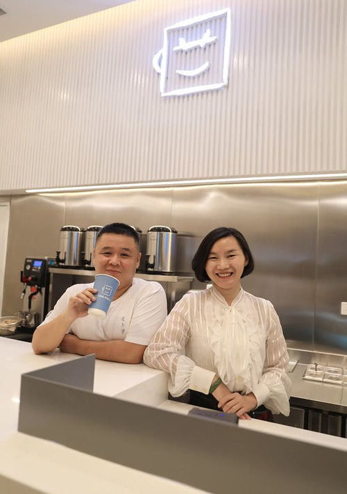  王俊凯爸妈奶茶店开张,挂儿子名字放凯凯节目,粉丝争抢排队捧场