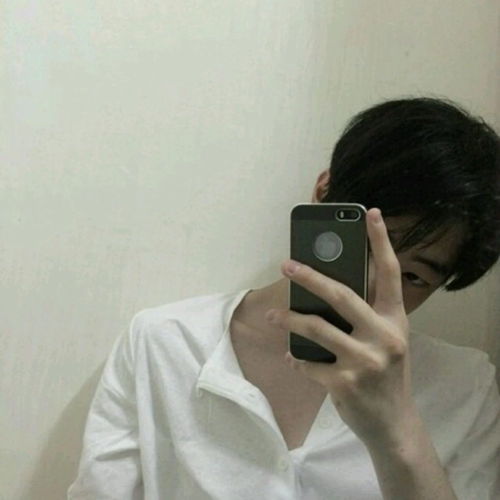  女生厚着脸皮问你3个问题,说明她已经看上你了,男生别不懂