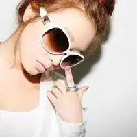  白色情侣头像.不要字.带墨镜的