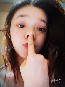  组图林允肌肤娇嫩歪头甜笑卖萌搞怪似少女