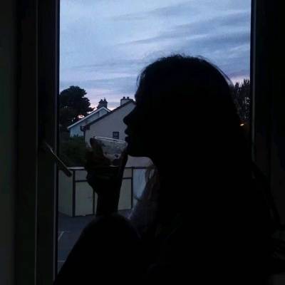  伤感女头侧脸韩系高清低头伤感头像图