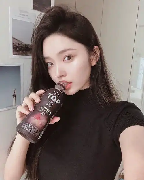  女友感十足韩国正妹金娜熙侧脸超美仙气逼人