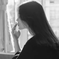 个性头像抽烟超拽霸气女
