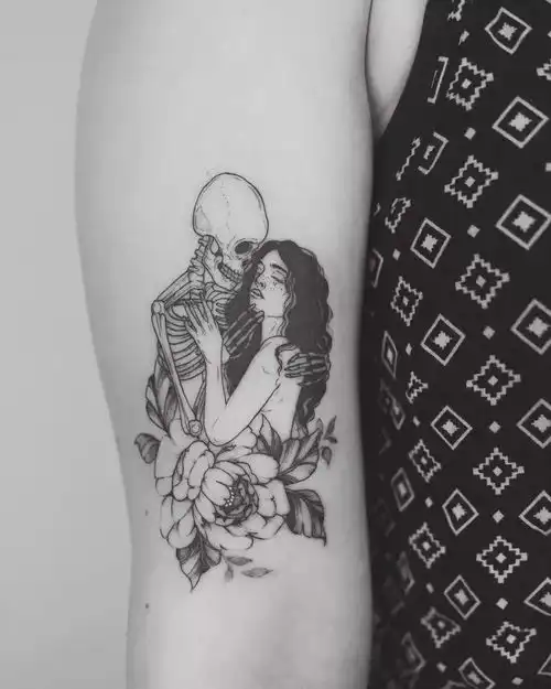  90后美女纹身师火爆ins,引数万网友打call刻入皮肤的爱恨情仇