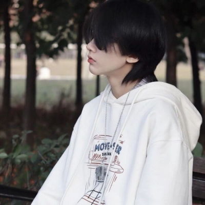  男生头像ins风格