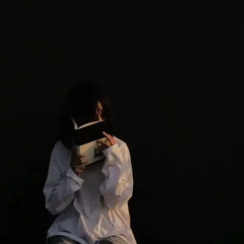 黑色系女生头像高清有没有 黑色系女生头像高清有没有