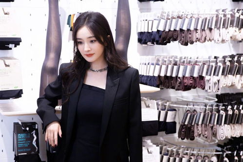  杨幂壁纸第64期幂幂西装套装搭配钻石长袜,美艳优雅气场十足