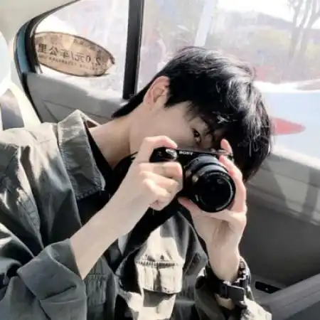  成熟个性男头像逃离有我的回忆