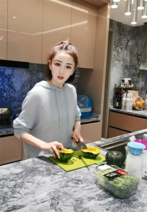  佟丽娅江疏影厨房大作战,没想到御姐江疏影更接地气更有主妇范