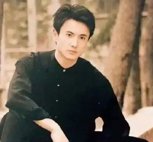 军艺校草沈腾亚太100张最帅面孔之一,近日发文一路走好 军艺校草沈腾亚太100张最帅面孔之一,近日发文一路走好