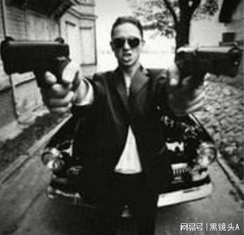  为给兄弟报仇连杀多人,4魔头气焰嚣张的背后是一张巨伞