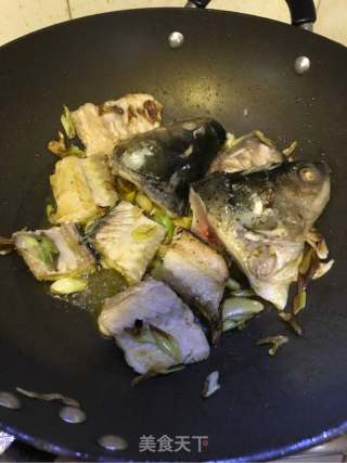  一鱼两吃之鱼头炖豆腐的做法一鱼两吃之鱼头炖豆腐怎么做绿竹猗猗rloqcx的菜谱