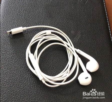  你好请问苹果8p手机我用那转接头连充电器和耳机直播游戏声音怎么听着种游戏声