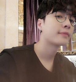  张艺兴亲手画萌萌哒的卡通画祝寿王迅,小绵羊太有心了