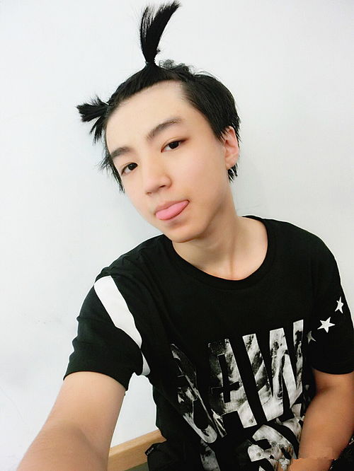  向往的生活4薇娅帮女儿追星引热议,宋威龙好好学习听见了没
