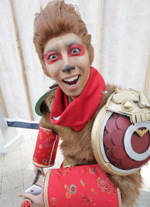  英雄联盟s4冠军战赛前cosplay炒热气氛
