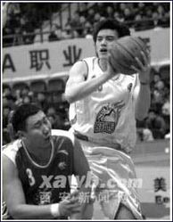  小将发威汉斯主场打虎小虎抢镜头赢盛誉