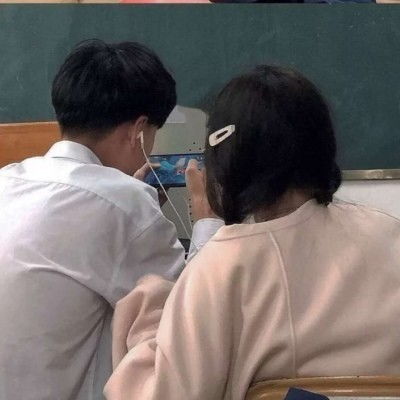  情头如果你知道要换什么情头的话,我可以偷我男朋友的情头给你