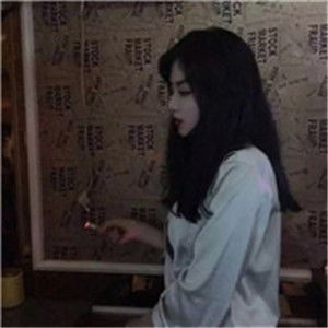  伤感超拽抽烟女生头像,爱你我觉得可以停一停了