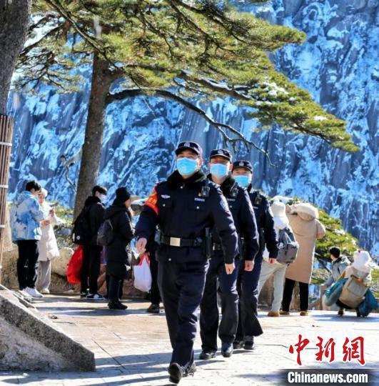  元旦假期安徽黄山风景区迎客2万多人