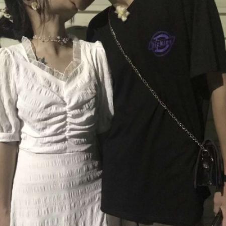 不露脸半身控情侣头像,过上想要的生活