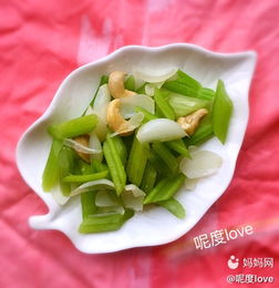  简单清口的西芹百合我自己可以吃一盘