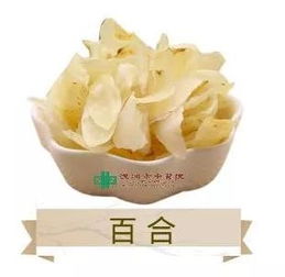  莲子百合桂圆粥干燥寒凉的冬日,早晨一碗润燥健脾补肾粥给您满满的暖意