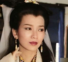 赵雅芝30年过往风采整容失败表情僵硬图片