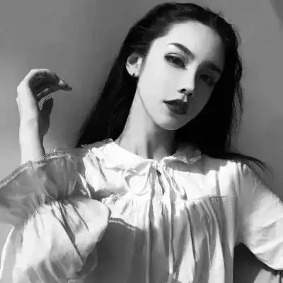 黑白女生头像  黑白女生头像