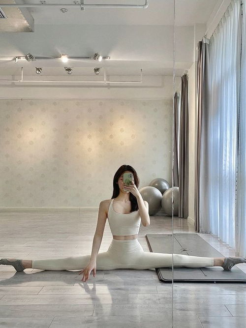  健身女生真敢穿,丝袜与瑜伽裤的结合,你见过吗如何选瑜伽裤