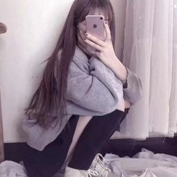  个性手机挡脸的女生头像