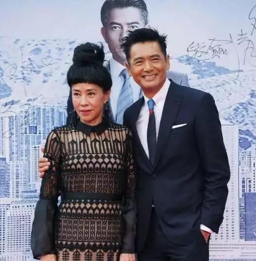  她是最美小龙女,刘德华对她痴迷,如今60岁依然单身一人