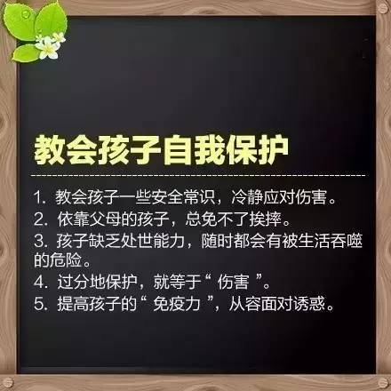  妈妈将18个月儿子推下水,宝宝的反应让所有人冒冷汗