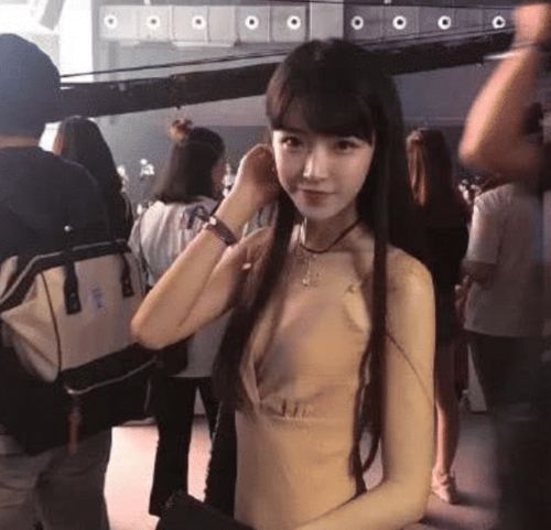  还记得被富豪看中14岁剪刀手女孩吗曾许诺娶她为妻,今现状如何