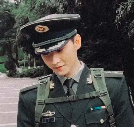  进来看男神了来看一看这些禁欲系男演员穿起军装的样子